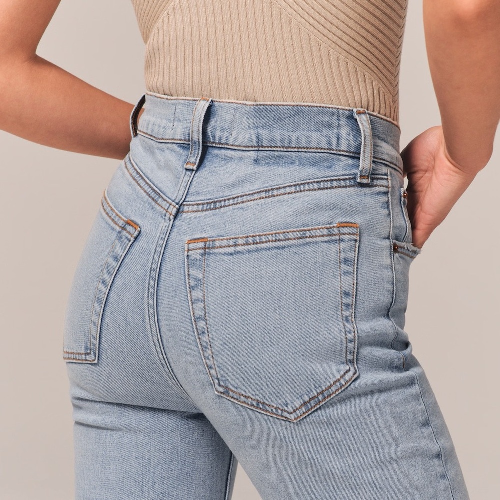 Abercrombie Ultra High Rise 90s Straight Jean - Picture 4 of 7